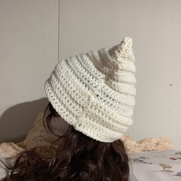Handmade White Cat Beanie Hat - Picture 5 of 5